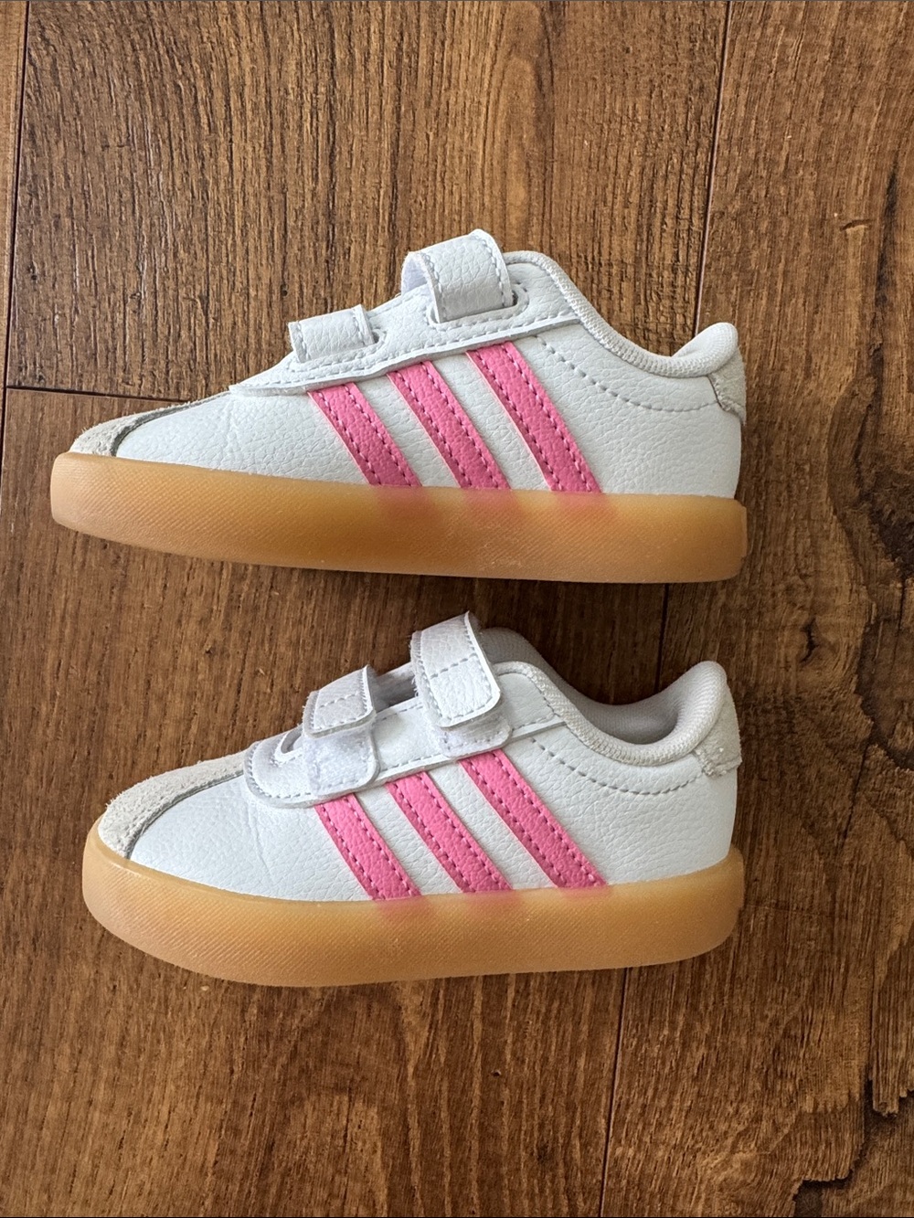 Adidas toddler court sneakers, pink and white, size 6 - Picture 4 of 8